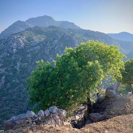 Cloud House On Nisyros بيت للعطل